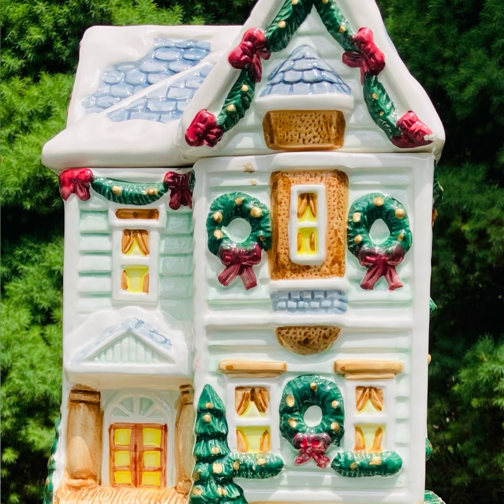 Open Box Never used💗 VINTAGE Holiday Treasures Gingerbread House Cookie Jar💗